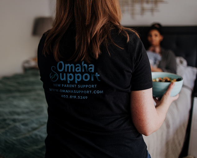 Omaha Doula Becky feeding mom